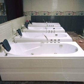 co nen mua bon tam suc amazon gia co re khong 2 280x280 1