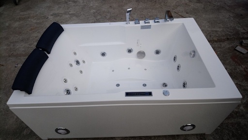 So sánh bồn tắm govern với Amazon - Nên mua loại nào tốt hơn?