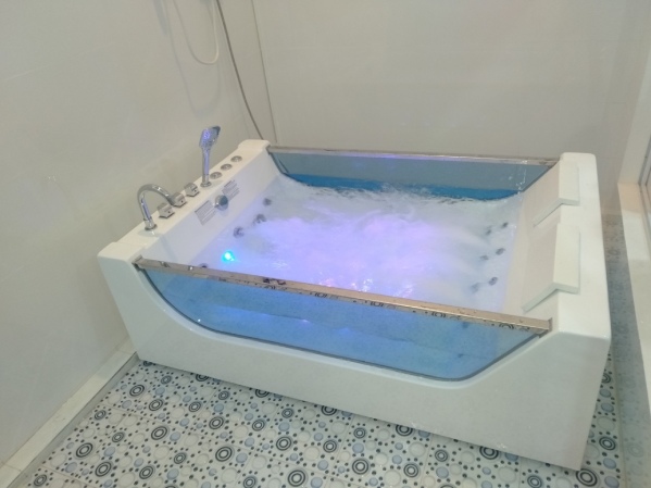 bồn tắm massage thủy lực giá rẻ 