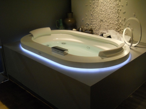 bồn tắm âm sàn massage