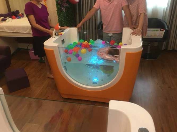 bồn tắm massage trẻ em